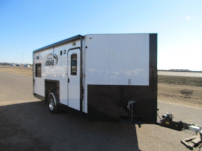 lot 1 image: 2015 Team Lodge Extreme Fish House