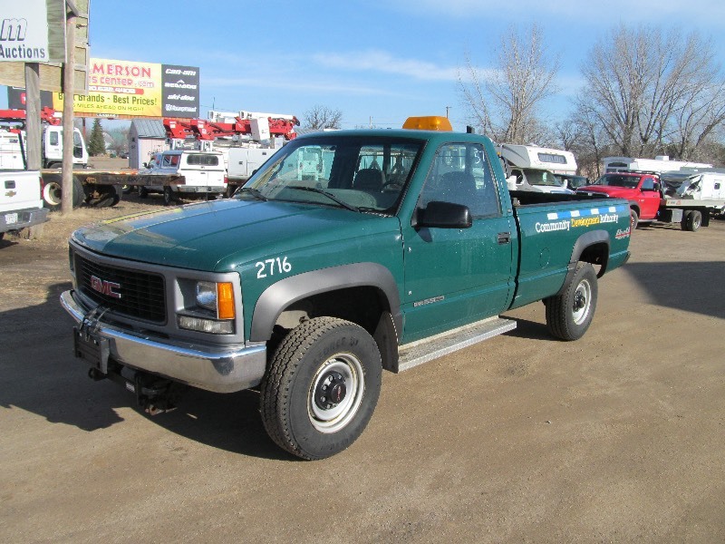 lot 2 image: 1999 GMC Sierra 3500 SL