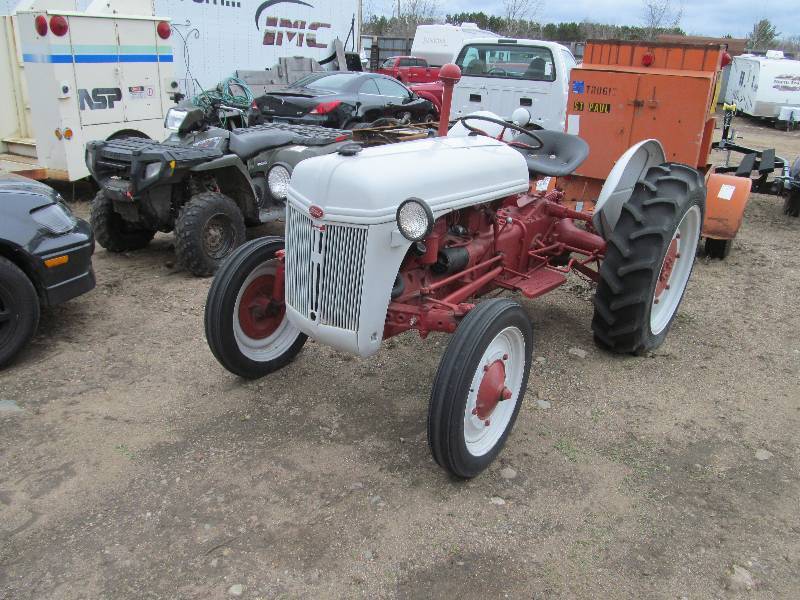 lot 6 image: 1949 Ford 9N