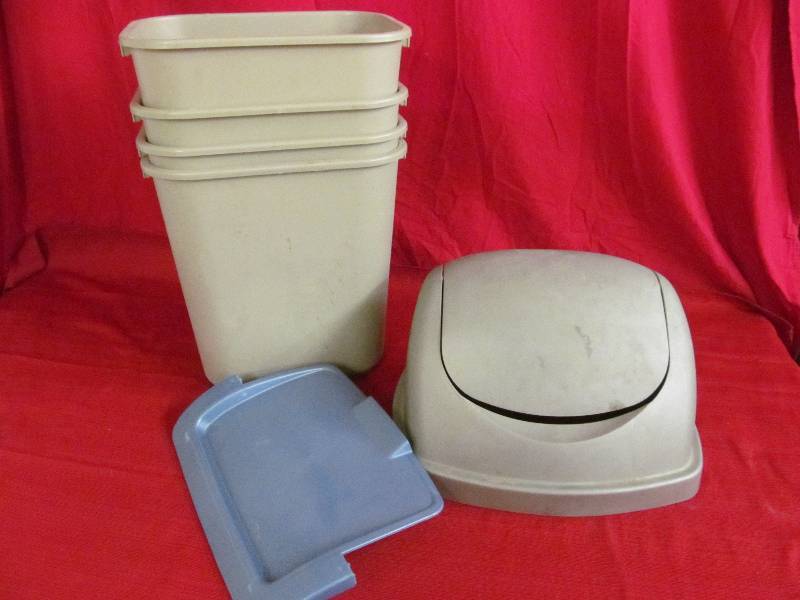 lot 9 image: waste baskets