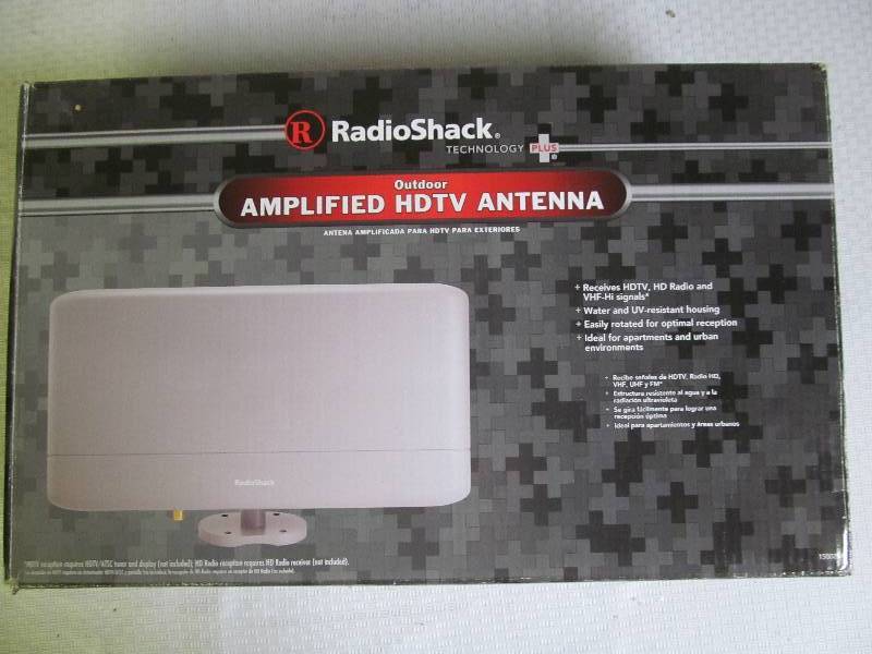 lot 31 image: Radio Shack HDTV antenna