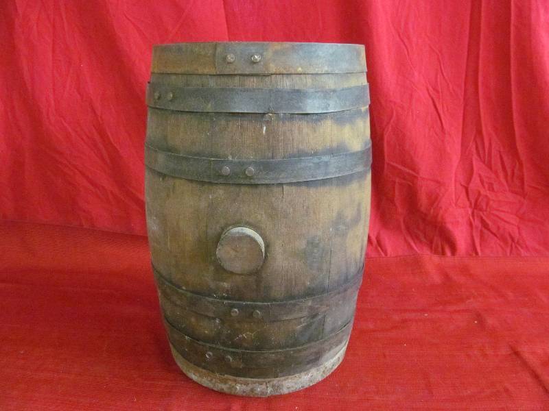 lot 52 image: wood keg