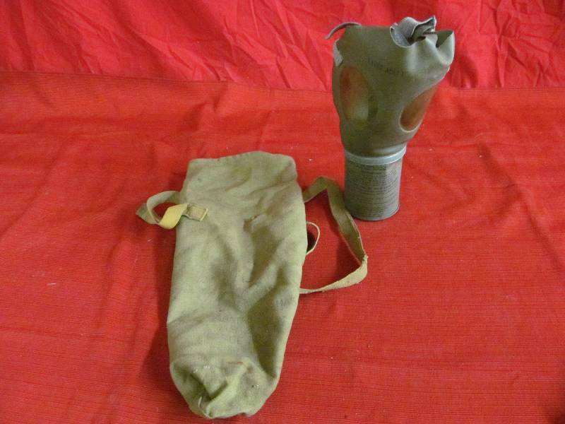 lot 56 image: vintage WW2 gas mask