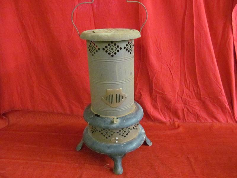 lot 73 image: vintage kerosene stove