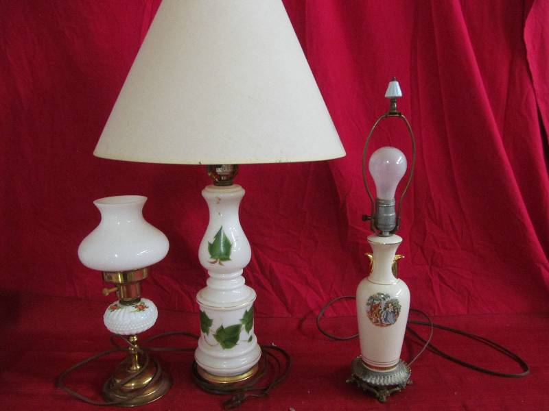 lot 116 image: vintage lamp