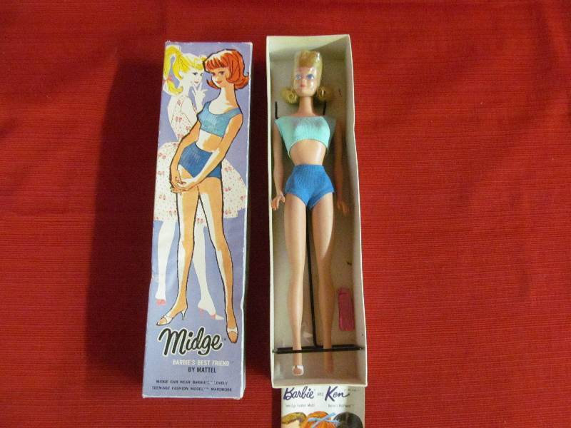 lot 119 image: Midge doll