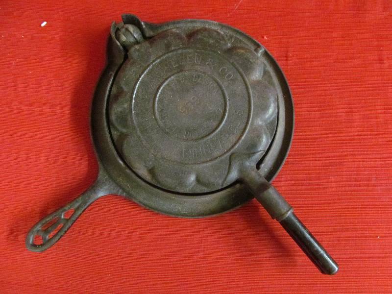 lot 134 image: waffle maker