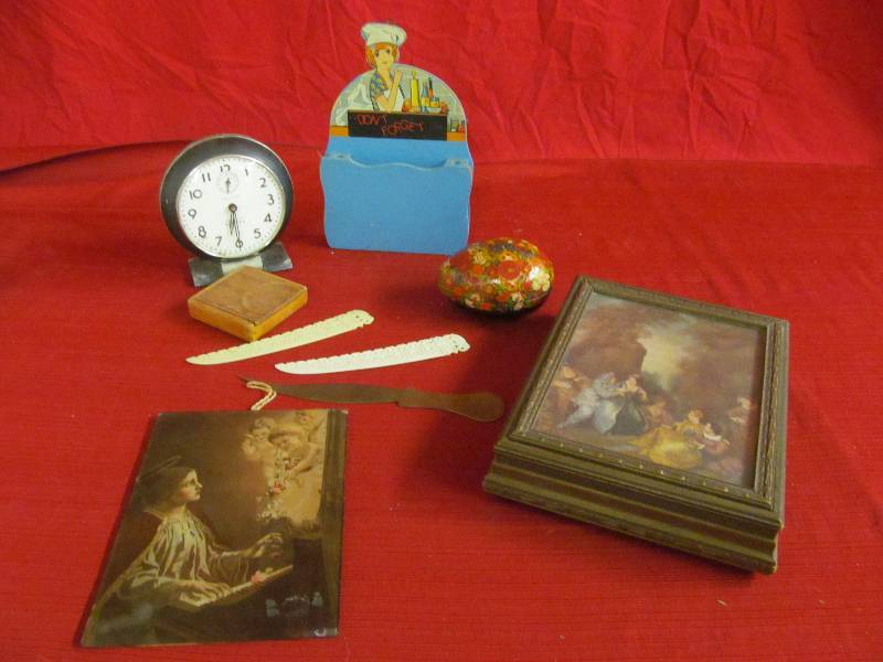 lot 139 image: vintage jewelry box