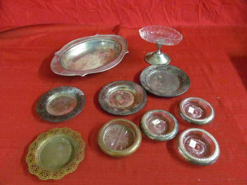lot 141 image: vintage coasters