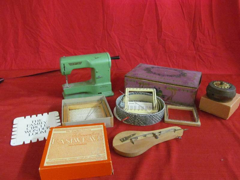 lot 160 image: vintage items