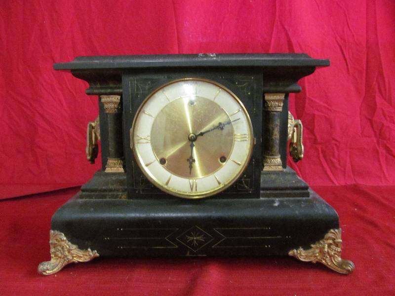 lot 170 image: vintage mantle clock