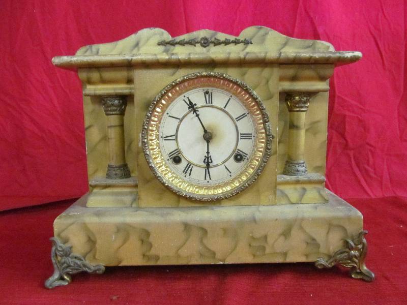 lot 171 image: vintage mantle clock