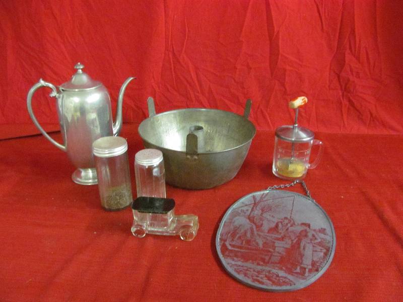 lot 173 image: vintage kitchen utinsels