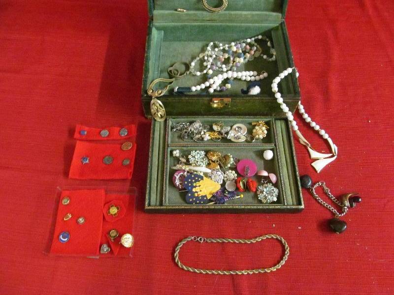 lot 189 image: vintage jewelry box