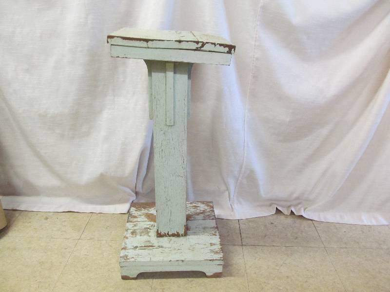 lot 193 image: vintage plant stand