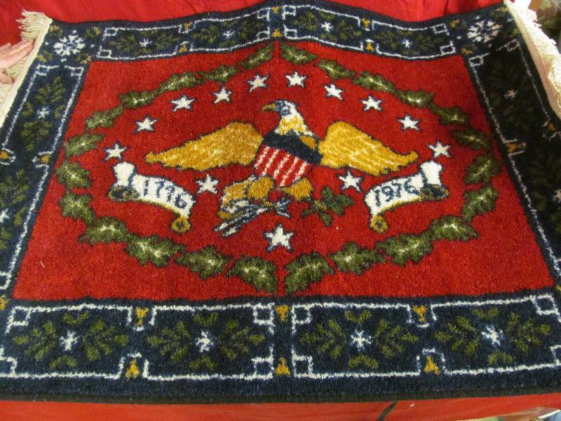 lot 200 image: Rug