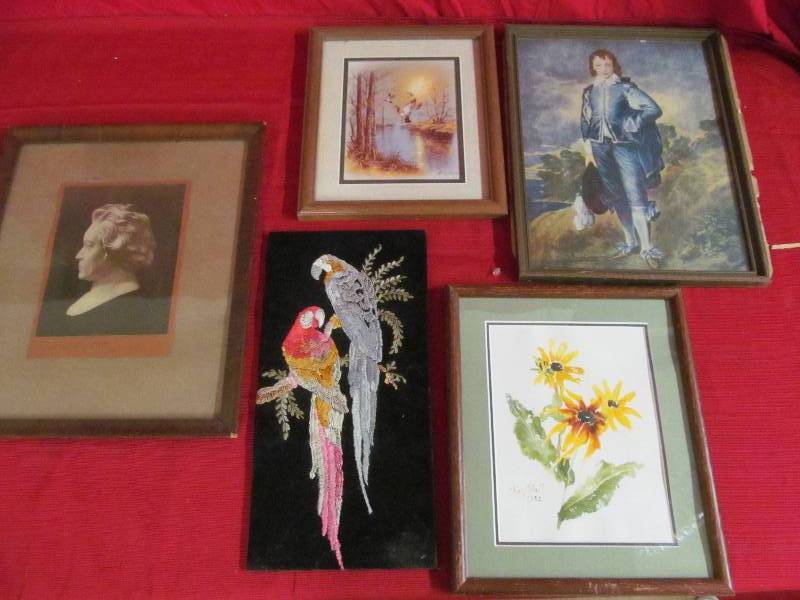 lot 211 image: Pictures