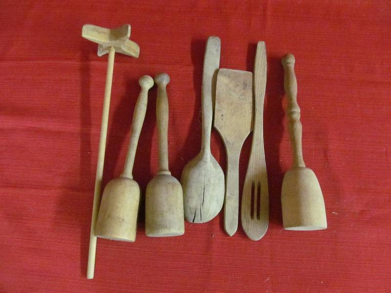 lot 218 image: Wood Utensils