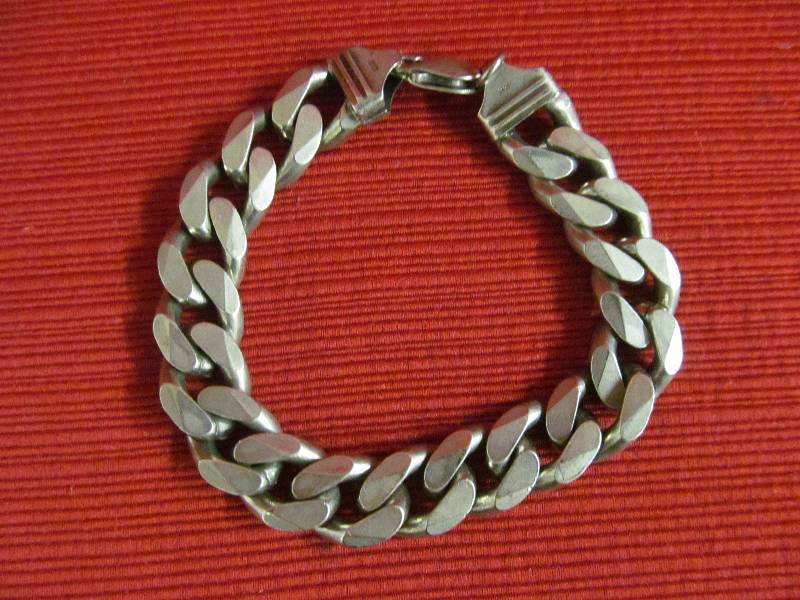 lot 224 image: Bracelet