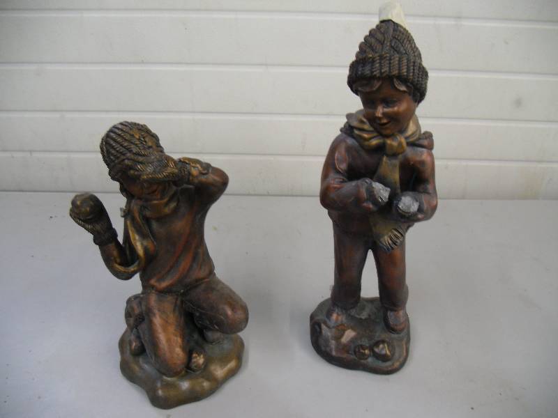 BoyGirl Snow Figurines