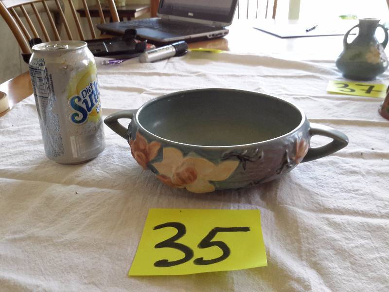 Roseville USA Pottery, Blue Magnolia, No 447