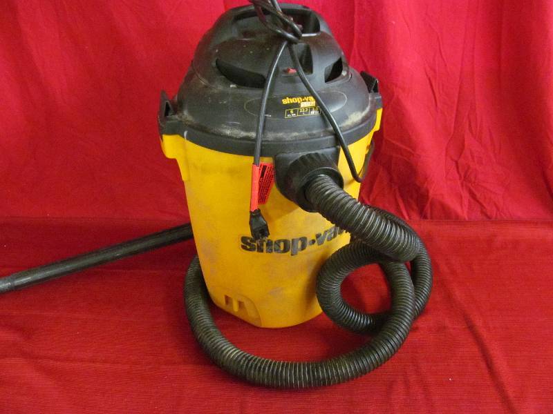 lot 3 image: Shop Vac