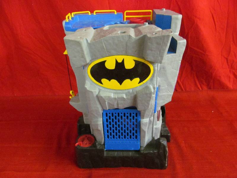 lot 10 image: Batman Toy