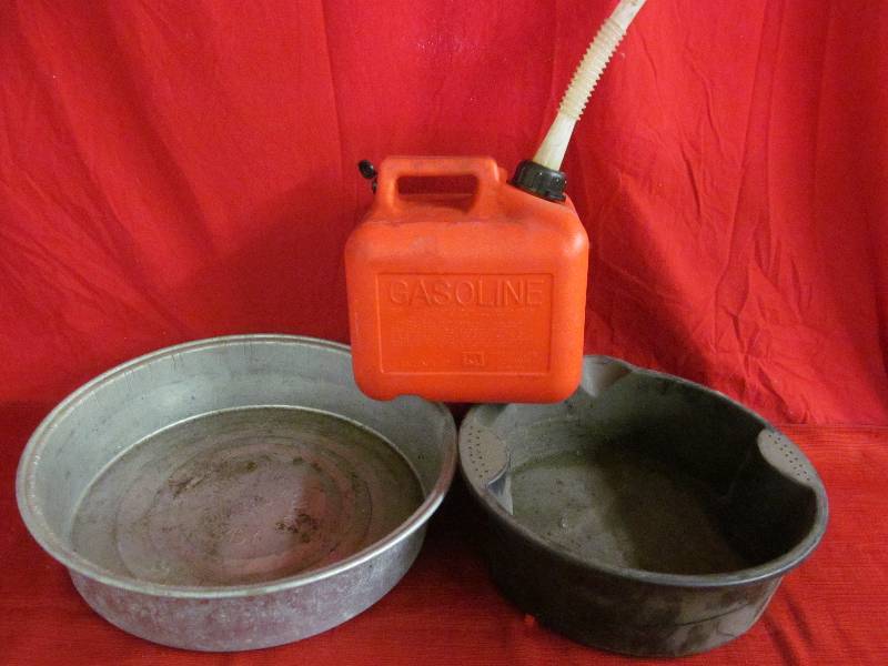 lot 18 image: Gas Can