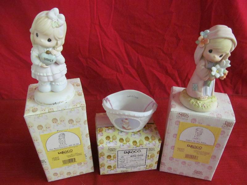 lot 23 image: Enesco Precious Moments