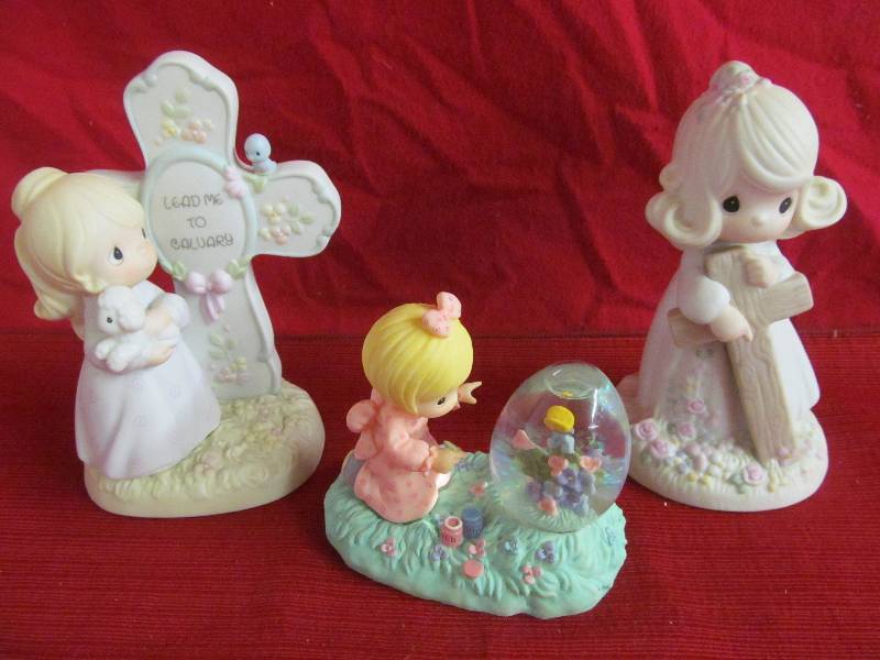 lot 26 image: Enesco Precious Moments