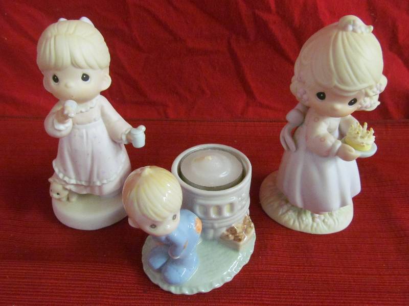lot 27 image: Enesco Precious Moments