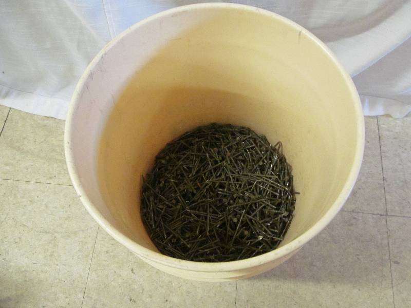 lot 33 image: Nails