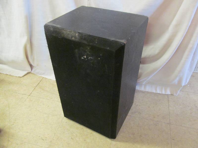 lot 35 image: Bose Speaker