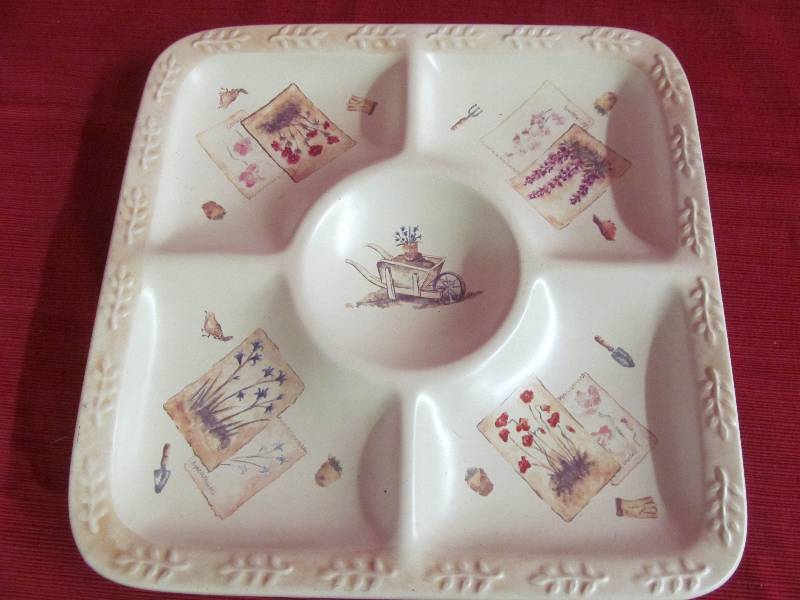 lot 39 image: Serving Tray