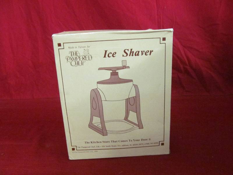 lot 44 image: Ice Shaver