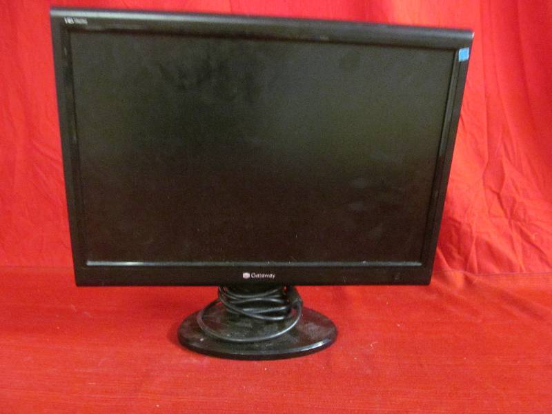 lot 45 image: Computer Screen