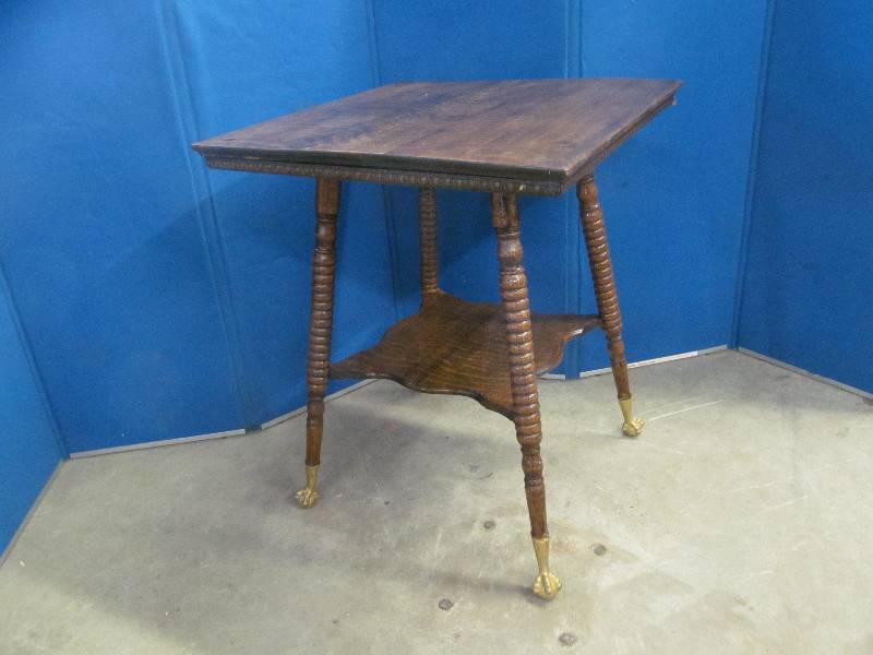 lot 72 image: Table