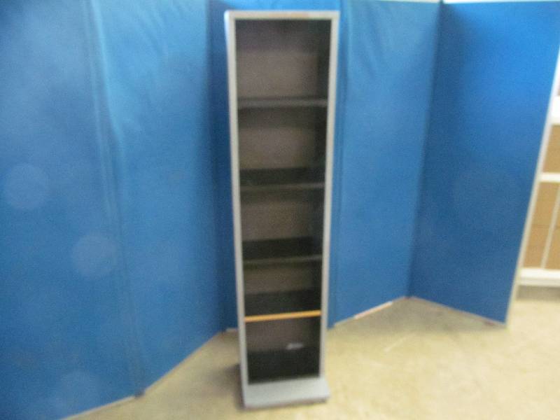 lot 73 image: Display Rack