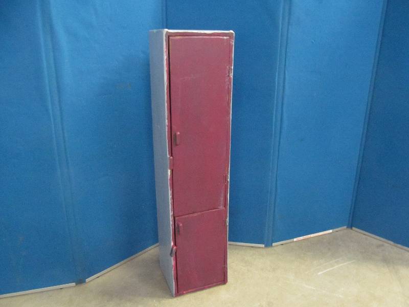 lot 74 image: Cabinet