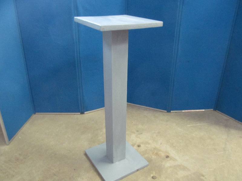 lot 75 image: Plant Stand
