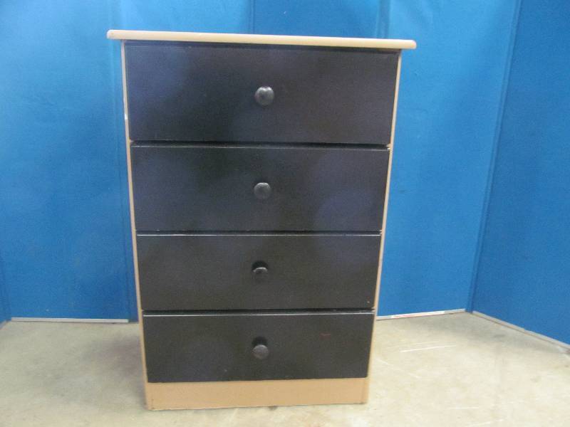 lot 80 image: Dresser