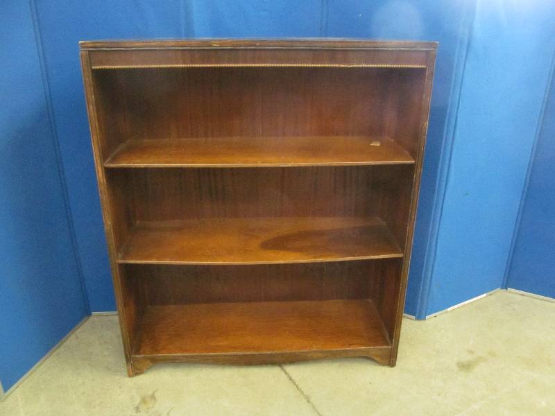 lot 84 image: Book Shelf