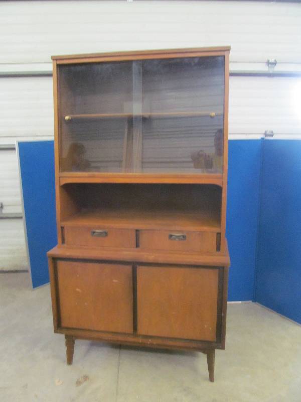 lot 85 image: Hutch