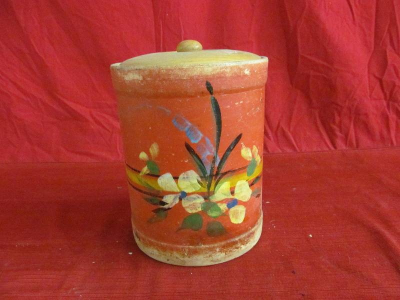 lot 104 image: Cookie Jar
