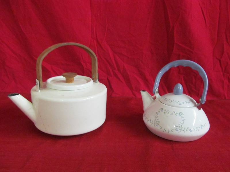 lot 110 image: Teapots