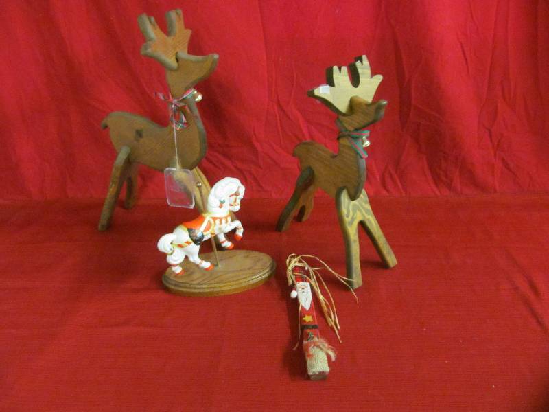 lot 115 image: Holiday Dcor