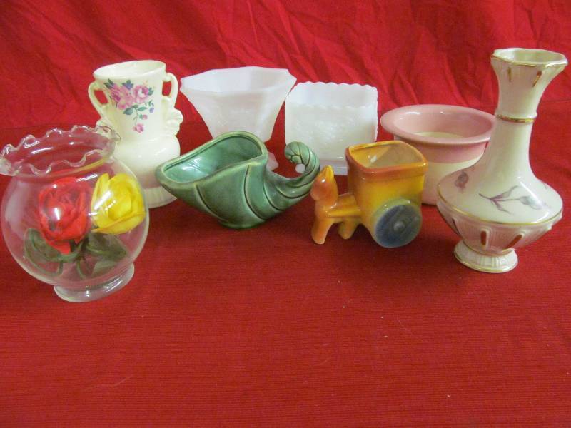 lot 121 image: Vases