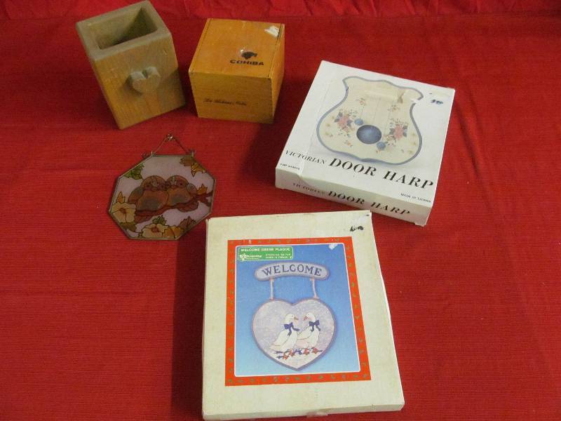 lot 124 image: Cigar Box