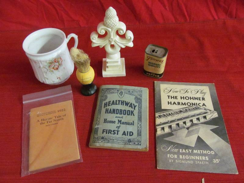 lot 173 image: Vintage Items