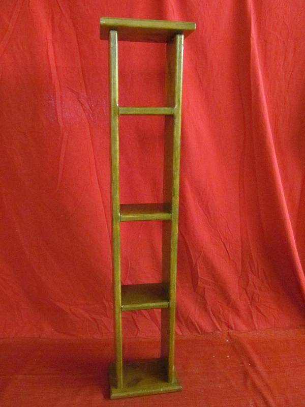lot 178 image: Shelf